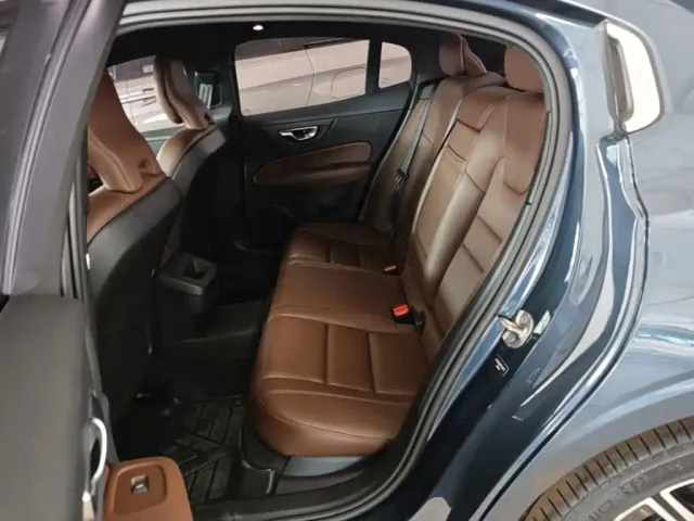 Volvo S60 — Фото автомобиля 16