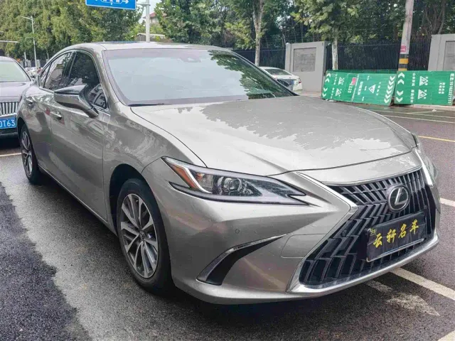 Lexus ES — Фото автомобиля 3