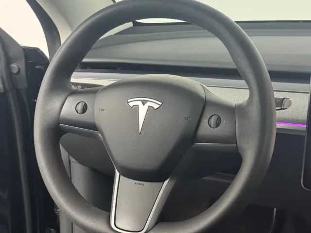 Tesla Model Y — Фото автомобиля 26