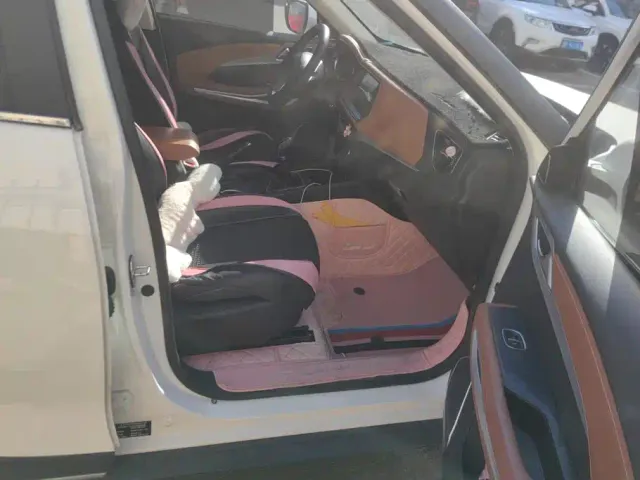 Zotye T300 — Фото автомобиля 8