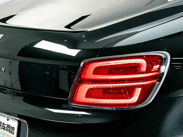 Bentley Flying Spur — Фото автомобиля 8