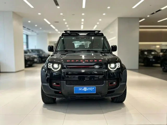 Land Rover Defender — Фото автомобиля 2