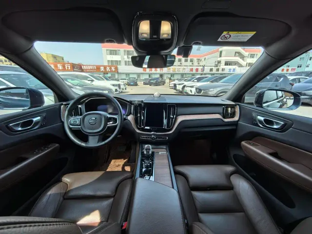 Volvo XC60 — Фото автомобиля 15