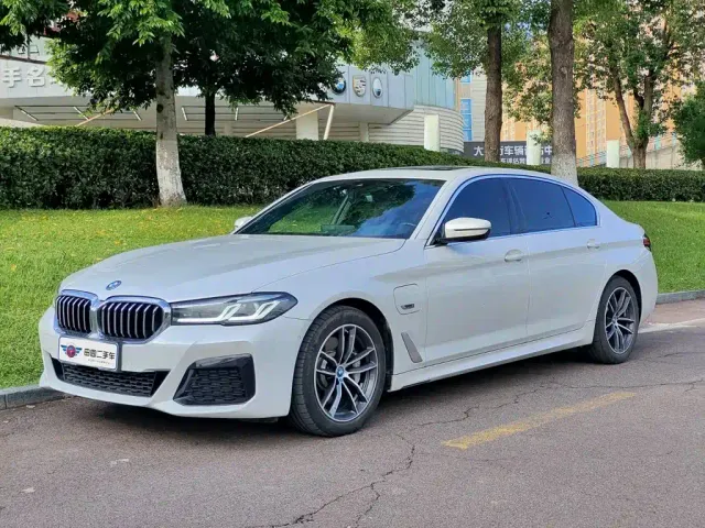 Фотография автомобиля — BMW 5 Series