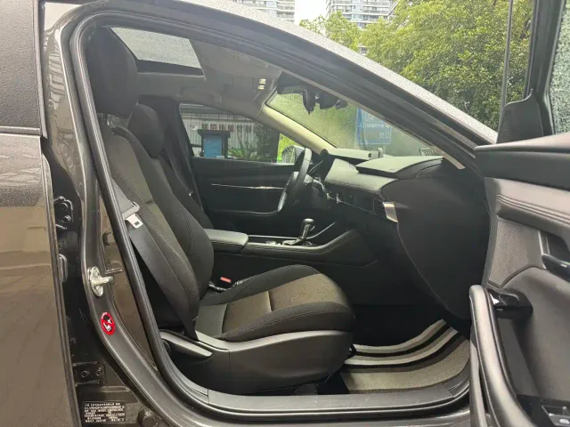 Mazda Axela — Фото автомобиля 8