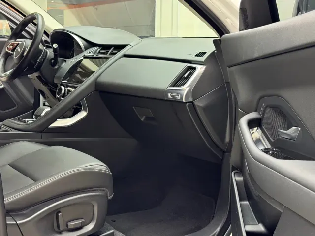 Jaguar E-PACE — Фото автомобиля 6