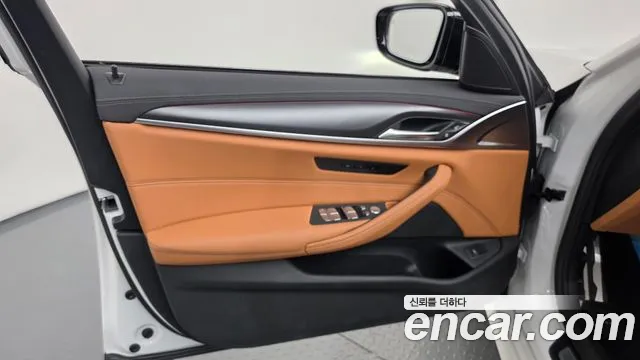BMW 5 Series G30 — Фото автомобиля 13