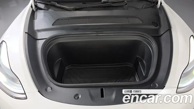 Tesla Model Y — Фото автомобиля 8