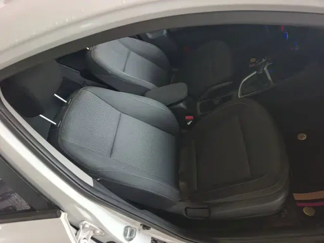 Hyundai Elantra — Фото автомобиля 24