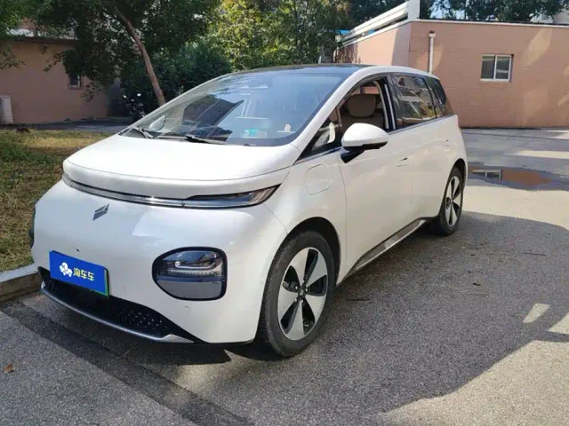 Фотография автомобиля — Baojun Cloud