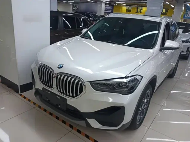 Фотография автомобиля — BMW X1