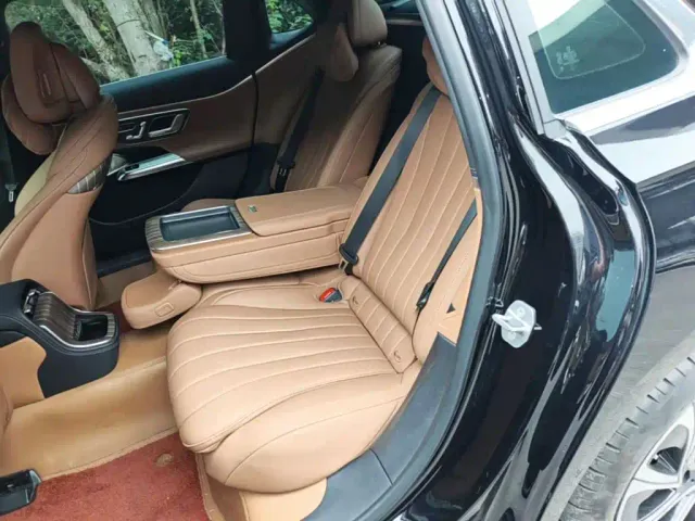 Mercedes-Benz E-Class — Фото автомобиля 16