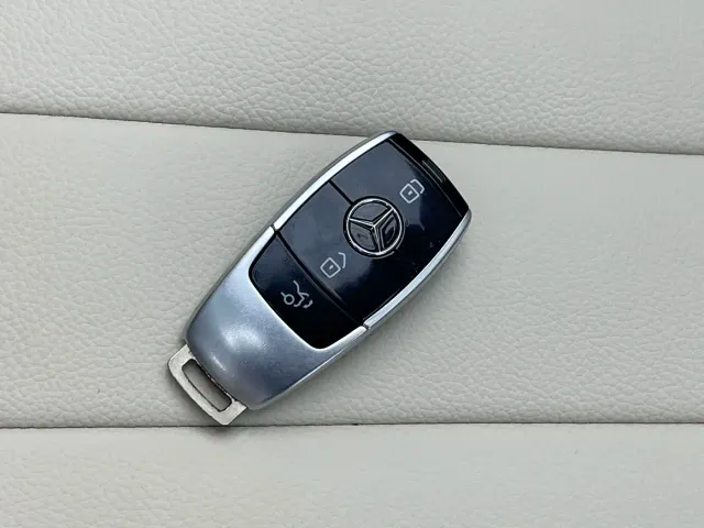 Mercedes-Benz E-Class — Фото автомобиля 14