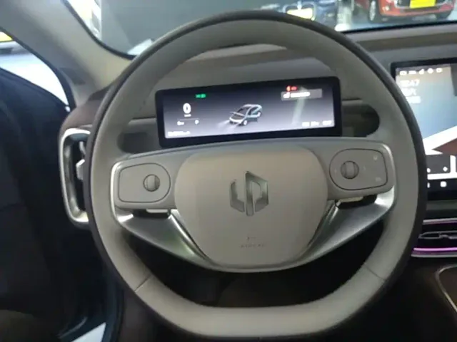 Leapmotor B01 — Фото автомобиля 10