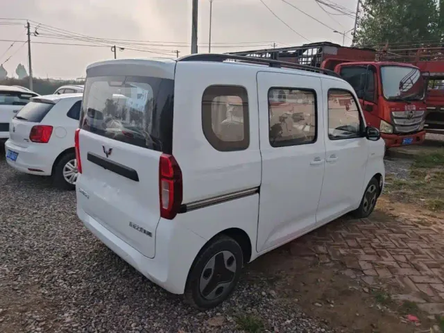 Wuling Zhiguang NEV — Фото автомобиля 6