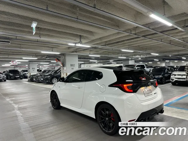 Toyota Yaris(Vitz) — Фото автомобиля 3