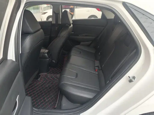 Hyundai Elantra — Фото автомобиля 7