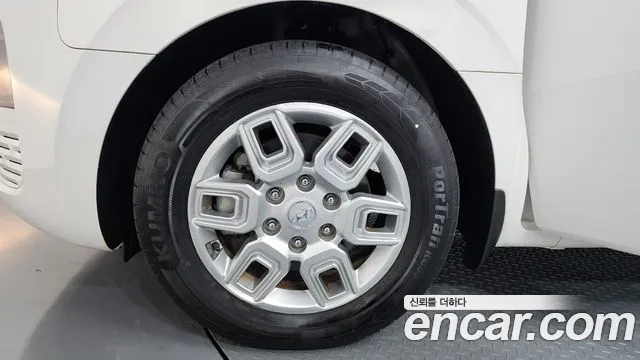 Hyundai Staria Staria 4WD Tourer 9 мест — Фото автомобиля 5