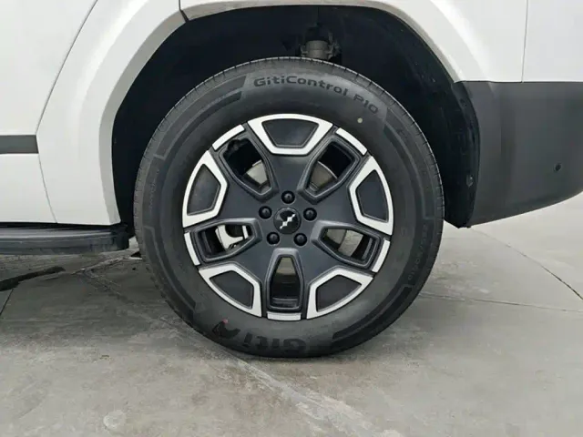 Fang Cheng Bao Titanium 7 2025 190KM All-Wheel Drive Max Edition — Фото автомобиля 8