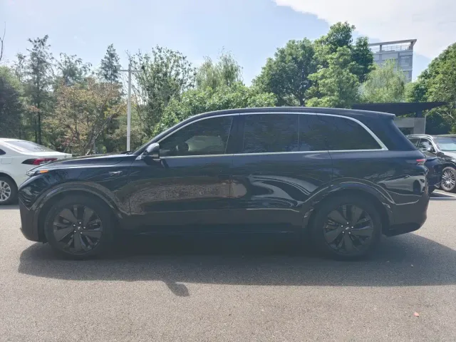 Li Auto L8 — Фото автомобиля 15