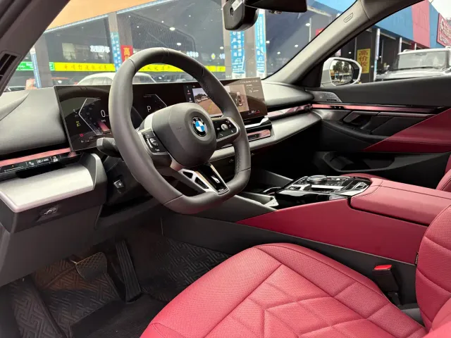 BMW 5 Series — Фото автомобиля 3