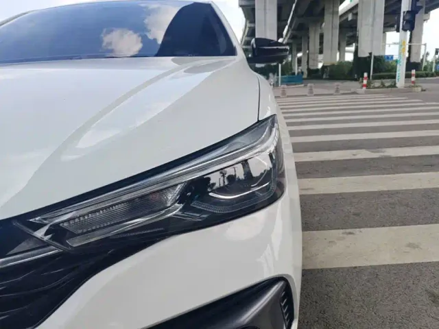Roewe i5 — Фото автомобиля 23