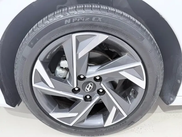 Hyundai Elantra — Фото автомобиля 16