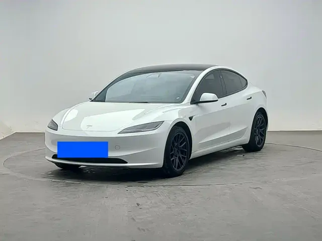 Фотография автомобиля — Tesla Model 3