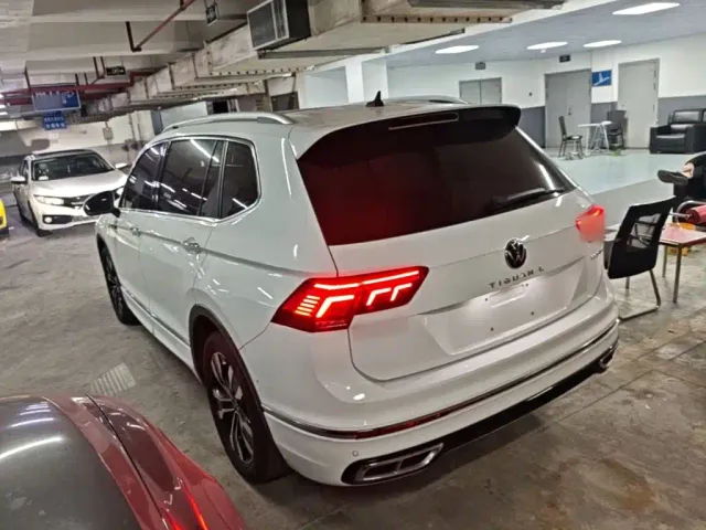 Volkswagen Tiguan L — Фото автомобиля 4