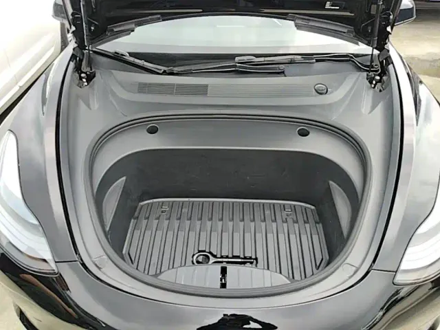 Tesla Model 3 — Фото автомобиля 19