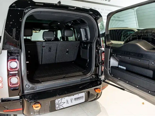 Land Rover Defender — Фото автомобиля 18