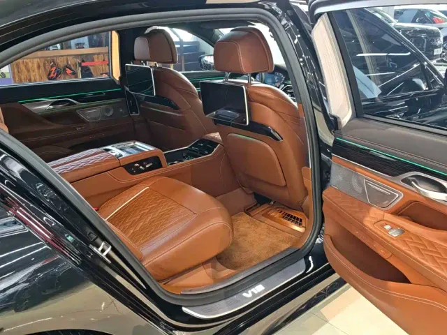 BMW 7 Series — Фото автомобиля 27
