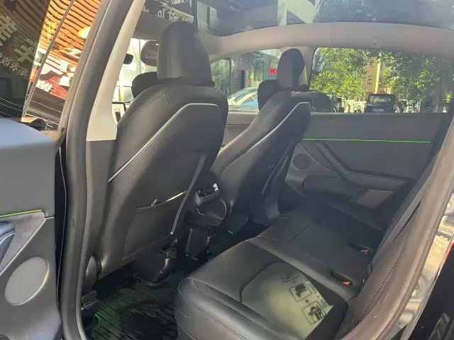 Tesla Model Y — Фото автомобиля 8