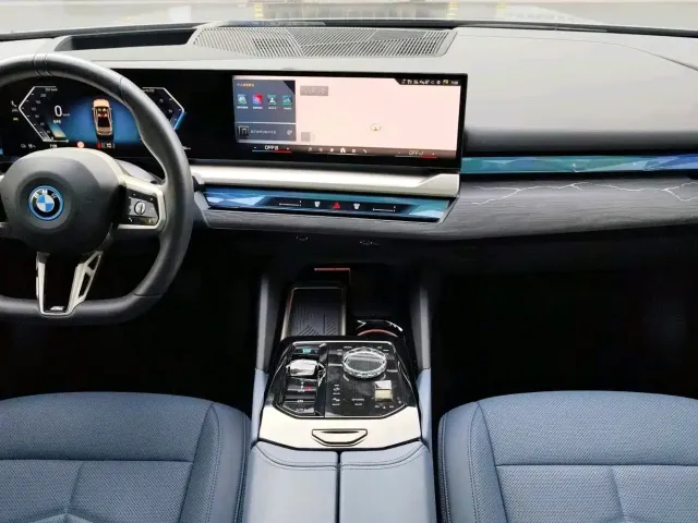 BMW i5 — Фото автомобиля 8