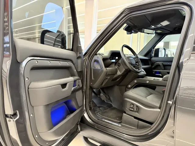 Land Rover Defender — Фото автомобиля 7