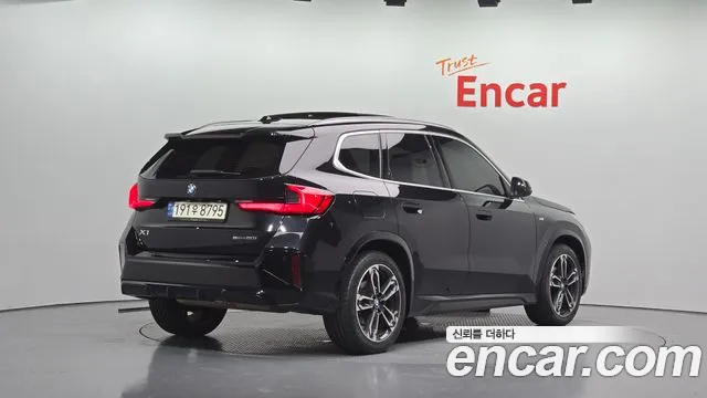 Фотография автомобиля — BMW X1 U11