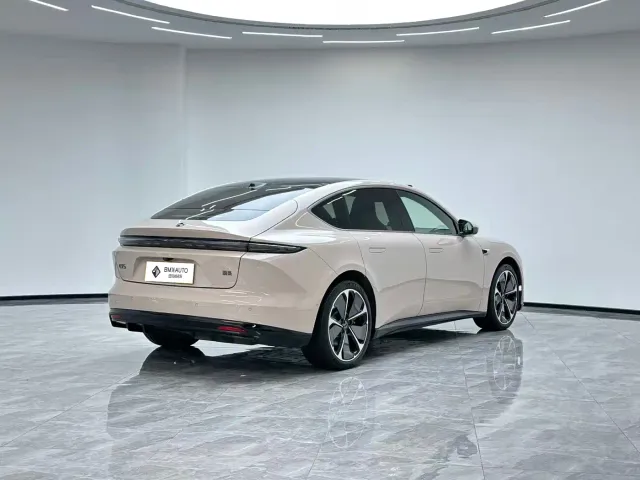 Nio ET5 — Фото автомобиля 6