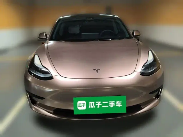 Tesla Model 3 — Фото автомобиля 2