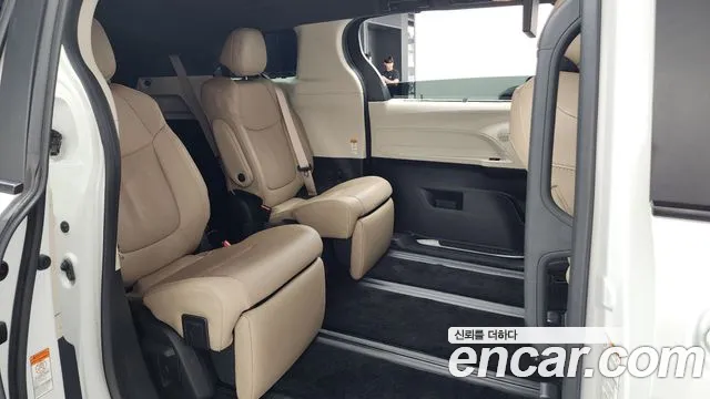 Toyota Sienna — Фото автомобиля 9