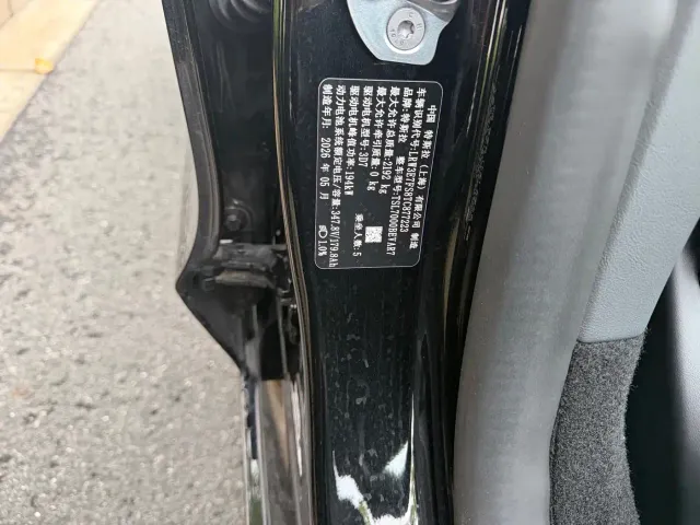 Tesla Model 3 — Фото автомобиля 12