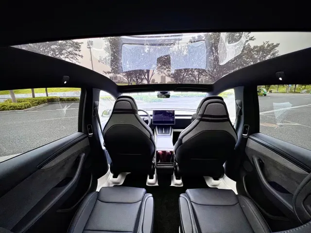 Tesla Model Y L 2025 Facelift Long Range AWD — Фото автомобиля 14