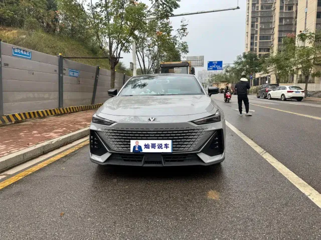 Changan UNI-V — Фото автомобиля 3
