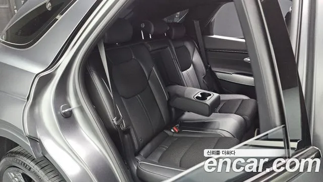 Genesis GV70 — Фото автомобиля 16