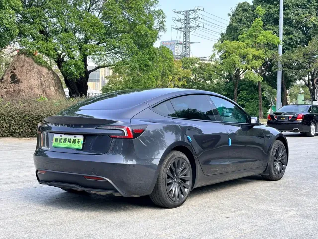Tesla Model 3 — Фото автомобиля 4