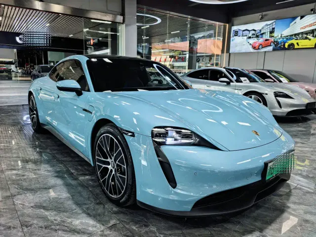 Porsche Taycan — Фото автомобиля 3