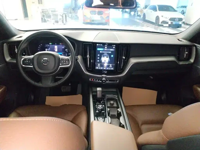 Volvo XC60 — Фото автомобиля 9