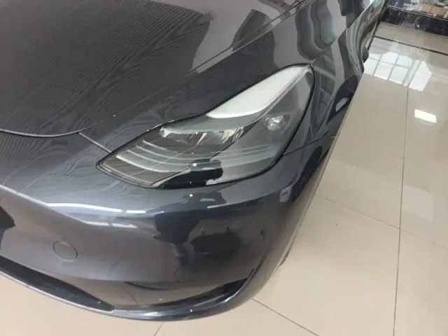 Tesla Model Y — Фото автомобиля 17