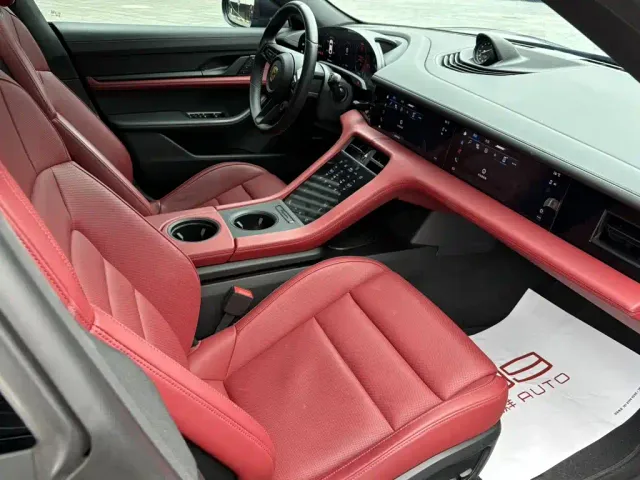 Porsche Taycan — Фото автомобиля 16
