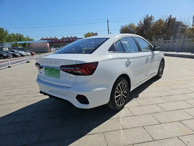 Roewe i5 — Фото автомобиля 5