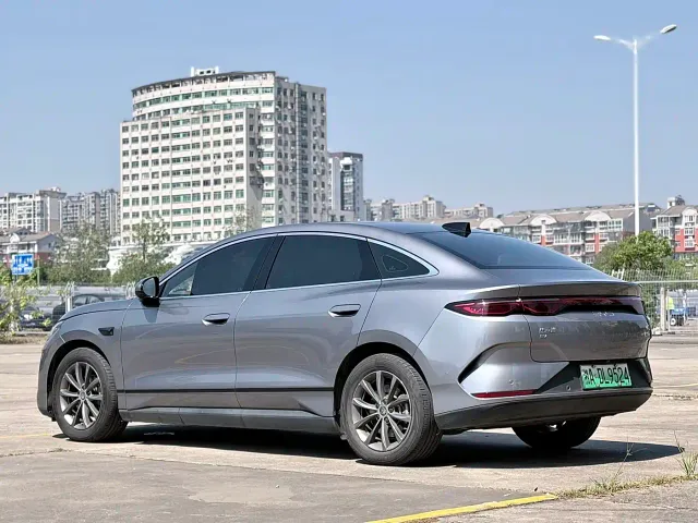 BYD Qin L — Фото автомобиля 5
